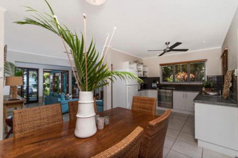 The Palms On Newell Beach - Mackay Tourism 5