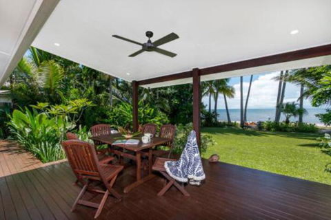 The Palms On Newell Beach - Mackay Tourism 1