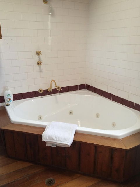 Daly View Bed & Breakfast - Mackay Tourism 2