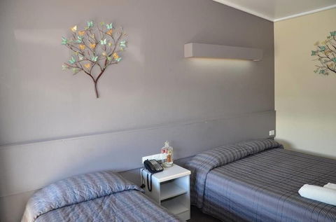 Warwick Motor Inn - Mackay Tourism 6