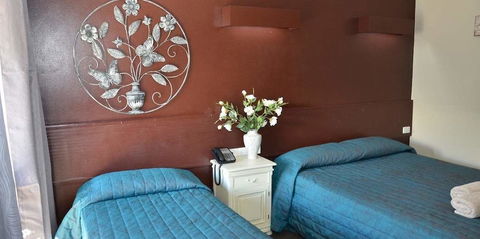 Warwick Motor Inn - Mackay Tourism 0