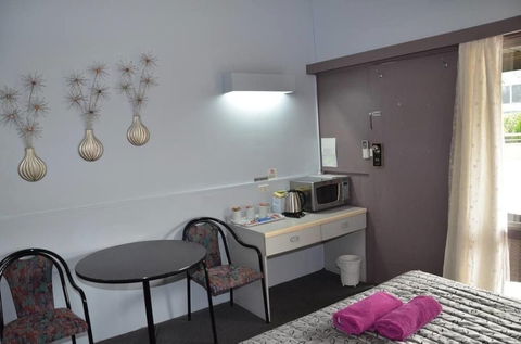 Warwick Motor Inn - Mackay Tourism 4
