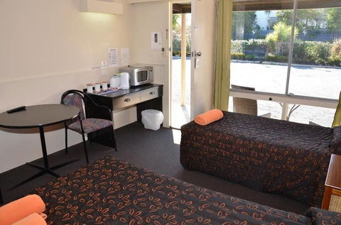 Warwick Motor Inn - Mackay Tourism 1