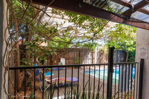 Aarn House B & B Airport Accommodation - Mackay Tourism 3