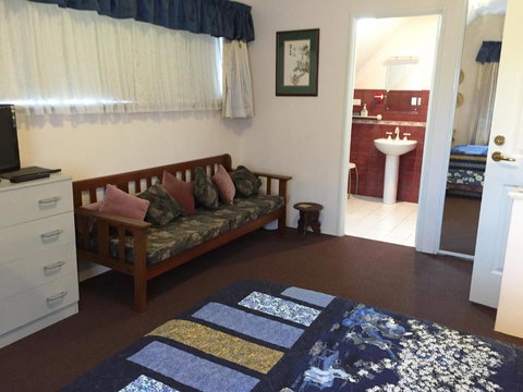 Aarn House B & B Airport Accommodation - Mackay Tourism 1