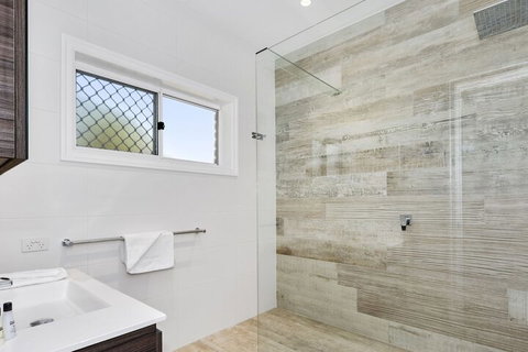 Fairlight Tweed Coast Holidays  - Mackay Tourism 4