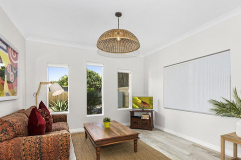 Fairlight Tweed Coast Holidays  - Mackay Tourism 1