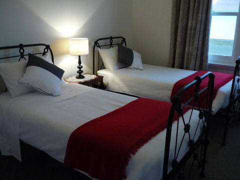 Little Sunnyside Accommodation - Mackay Tourism 6