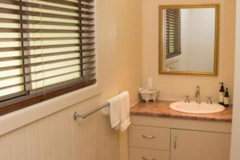 Chilverton Cottages & Restaurant - Mackay Tourism 3