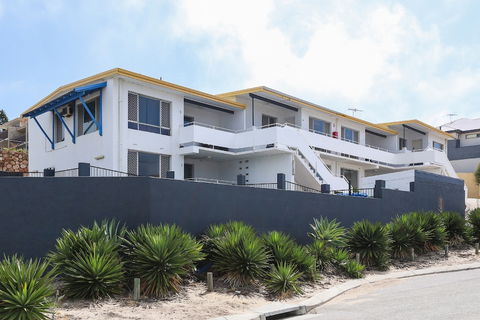 Scarborough Apartments - Mackay Tourism 3