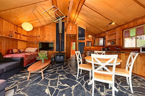 Saintys Creek Cottage - Mackay Tourism 6
