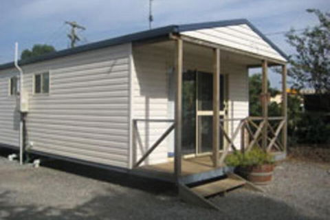 Sheffield Cabins & Apartments - Mackay Tourism 3