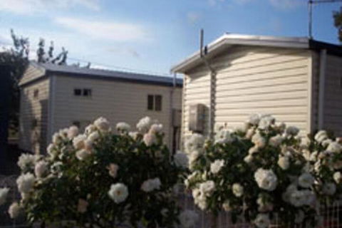 Sheffield Cabins & Apartments - Mackay Tourism 5