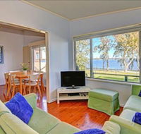 Lakes Edge Cottage - Mackay Tourism
