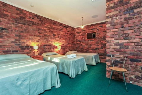 Fernvale Hotel Motel - Mackay Tourism 3