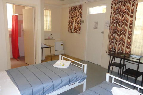 Adelaide Backpackers Travellers Inn - Mackay Tourism 2