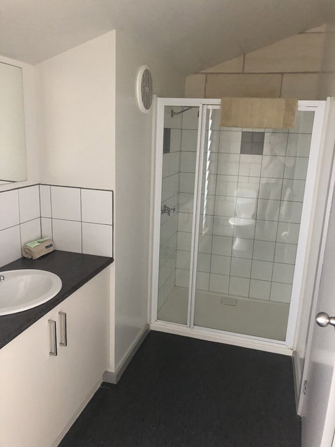 Port Campbell Guesthouse & Flash Packers - Mackay Tourism 3