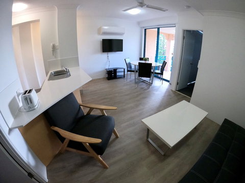 Aruba Surf Resort - Mackay Tourism 3