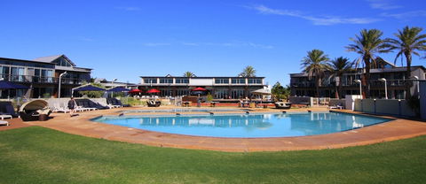 Mantarays Ningaloo Beach Resort - Mackay Tourism 6