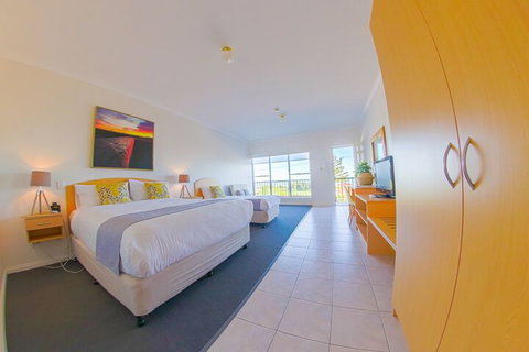 COAST Motel And Apartments - Mackay Tourism 3