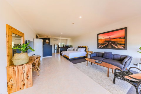 COAST Motel And Apartments - Mackay Tourism 5