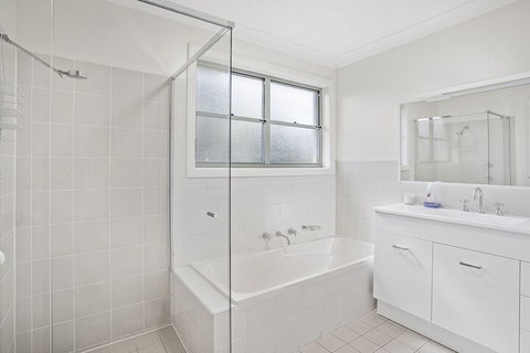 Tuscan Waterfront, 1/213 Soldiers Point Road - Mackay Tourism 7