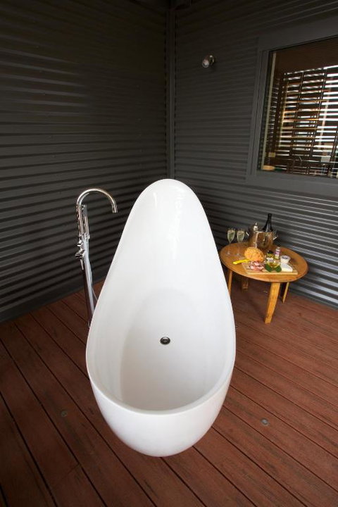 Feathertop Winery - Mackay Tourism 4