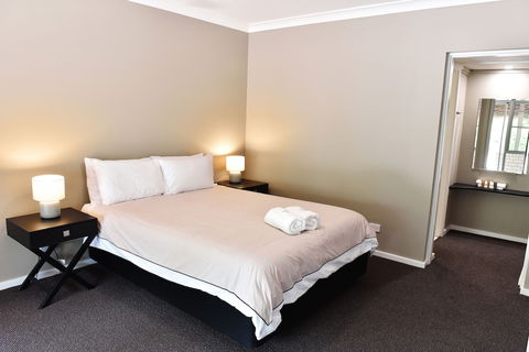 Dutchies Motel Nelson Bay - Mackay Tourism 5