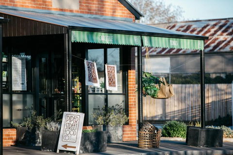 Goldies On Piper Kyneton - Mackay Tourism 3