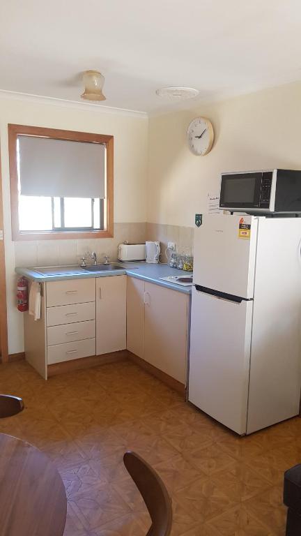Parndana Hotel Cabins - Mackay Tourism 4