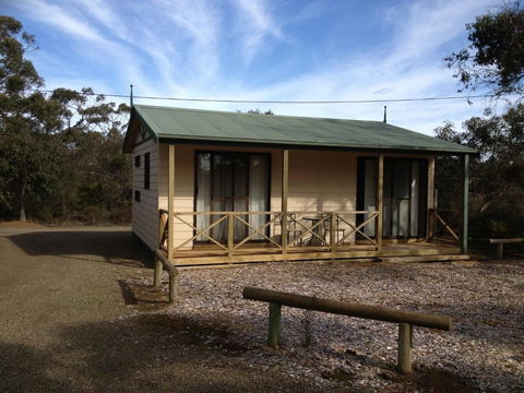 Parndana Hotel Cabins - Mackay Tourism 2