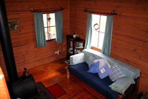Wombat Cabin - Mackay Tourism 0
