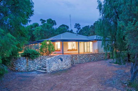 Yallingup Pet Friendly Bush Retreat - Mackay Tourism 4