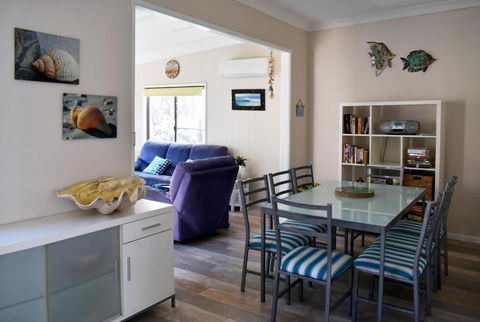SHELLHARBOUR BEACH COTTAGE 1 Minute Walk To Beach Flags In Summer - Mackay Tourism 5