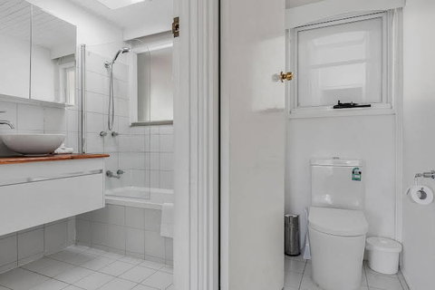 Long Beach House Apartments Sandy Bay - Mackay Tourism 0