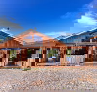Bruny Island Lodge - Mackay Tourism