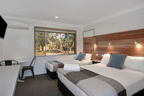 Pleasant Way River Lodge - Mackay Tourism 1