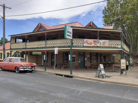 Royal Hotel Cooma - Mackay Tourism 0