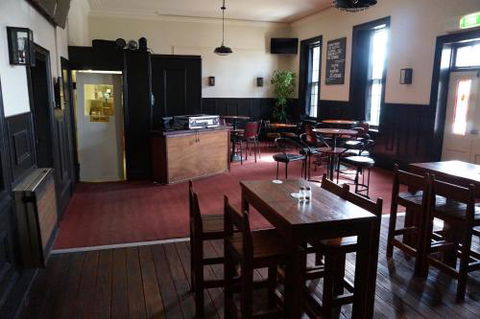 Royal Hotel Cooma - Mackay Tourism 3
