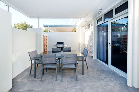 Loxton Courthouse Apartments - Mackay Tourism 6