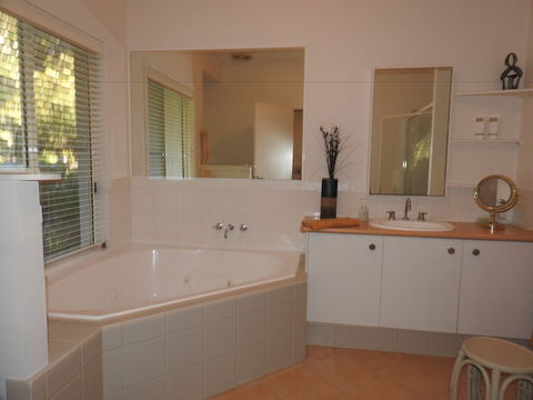 Howies Place Noosa - Mackay Tourism 1