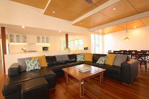 A PERFECT STAY - Cavvanbah Seaside Cottage - Mackay Tourism 1