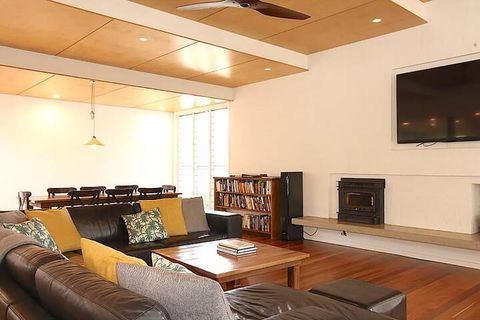 A PERFECT STAY - Cavvanbah Seaside Cottage - Mackay Tourism 3