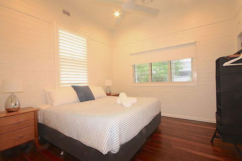 A PERFECT STAY - Cavvanbah Seaside Cottage - Mackay Tourism 6