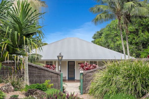 A PERFECT STAY - Cavvanbah Seaside Cottage - Mackay Tourism 0