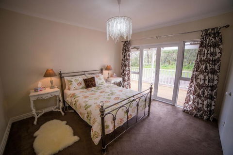 The Summer House Retreat - Mackay Tourism 1