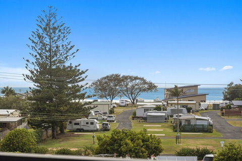 Woolgoolga Executive Apartment - Mackay Tourism 5