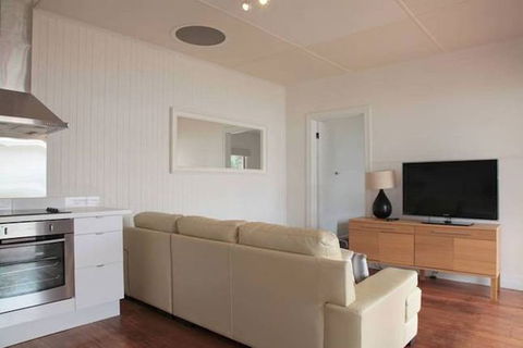 Sorrento Beach Cottages 1 - Mackay Tourism 2