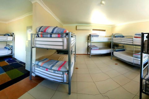 Jump Inn Alice Budget Accommodation - Mackay Tourism 7