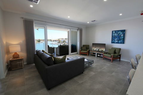 Marina Views At Mindarie Marina - Mackay Tourism 5